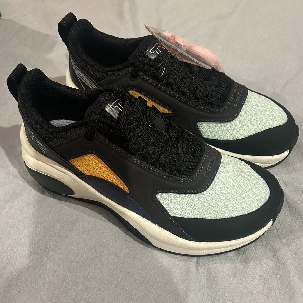 TYR Women's CXT Flow Lightweight Cross Training Sneaker